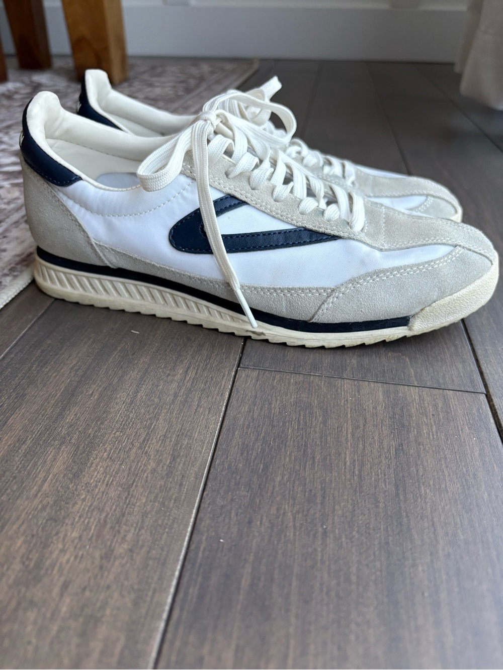 Retro Low-Top Sneakers - White & Navy